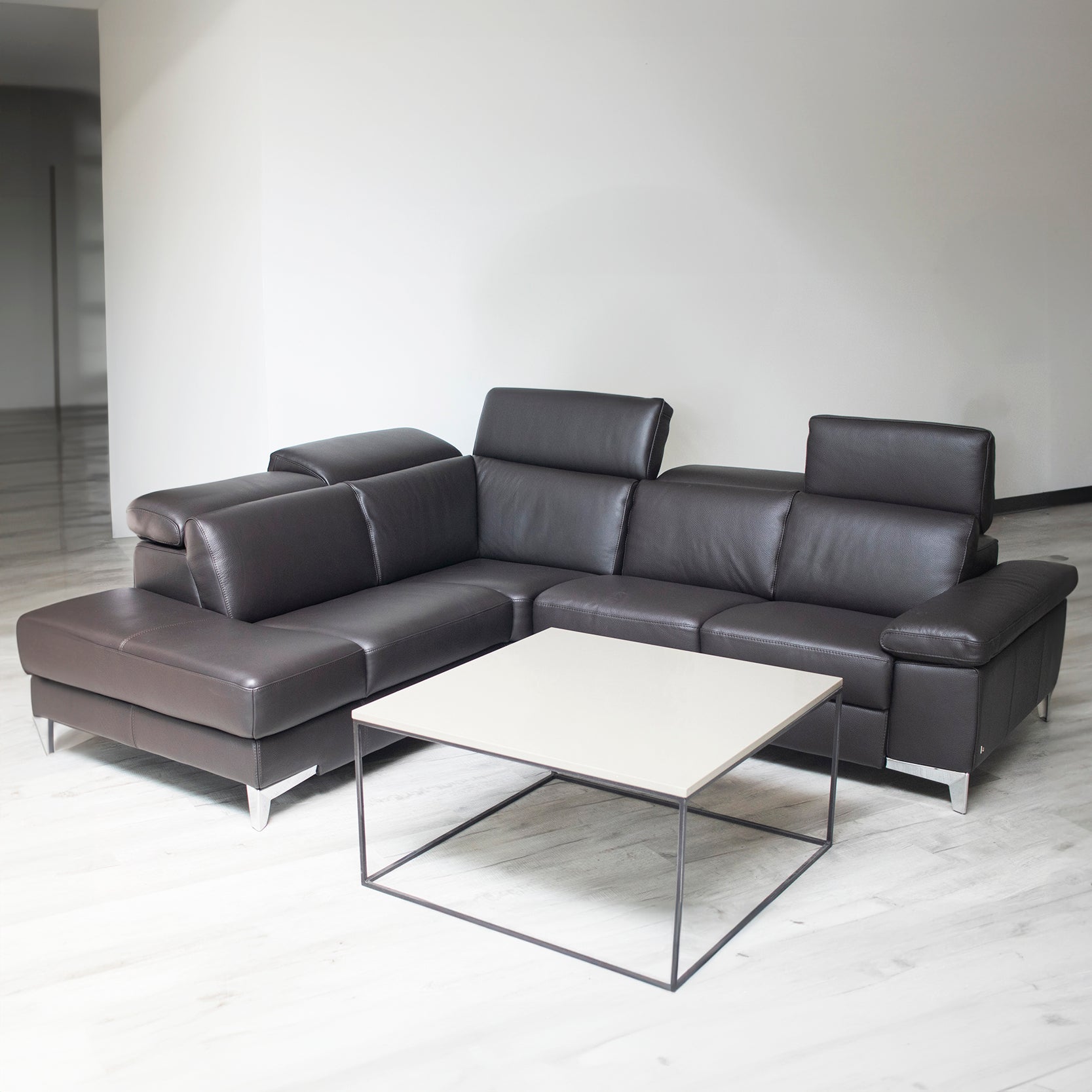 G&G Leather Sectional (Floor Special)