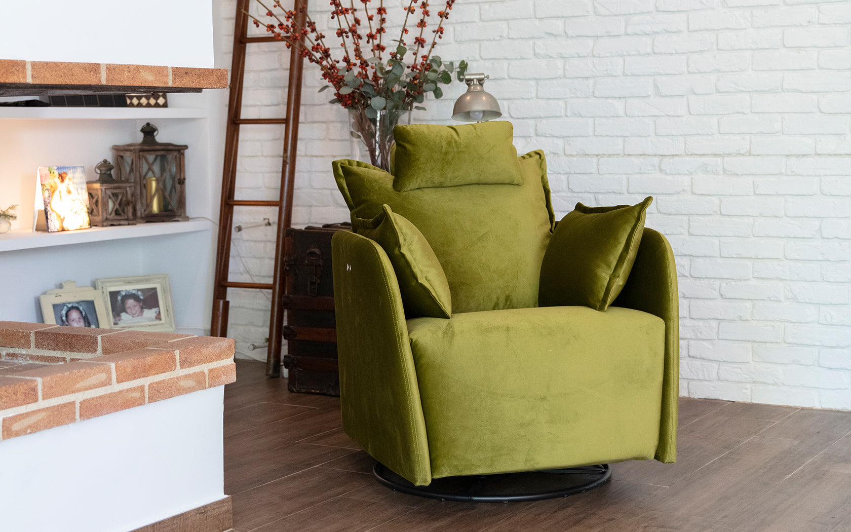 Nadia Armchair